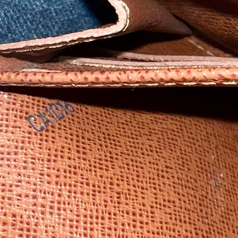 Louis Vuitton Sarah Monogram Wallet w/ LV Duster Bag - Picture 12 of 12